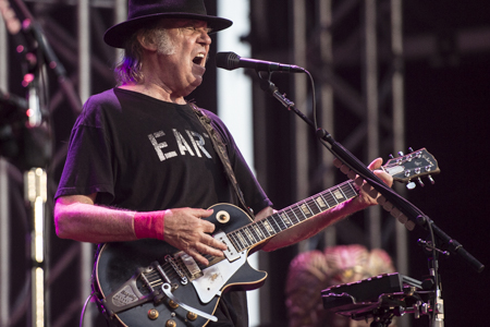 _DS43814_NeilYoung