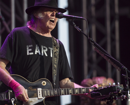 _DS43820_NeilYoung