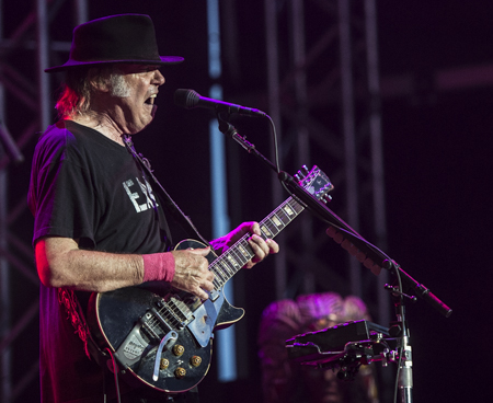 _DS44005_NeilYoung