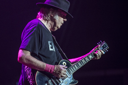 _DS44028_NeilYoung