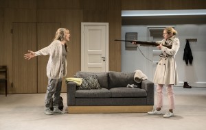 Lena B Eriksson och Cecilia Frode i Alla dagar, alla nätter. Premiär 5 mars på Lilla scenen, Kulturhuset Stadsteatern. 