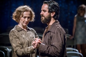 MEDVERKANDE PÅ SCENEN Emmi Malin Ek Salem Bashkim Neziraj Barbara Ann-Sofie Rase Krista Jessica Liedberg Eugen Christer Fant Bruno Kalle Westerdahl - Övriga roller spelas av Ensemblen PRODUKTION Av Rainer Werner Fassbinder Översättning Ulf Peter Hallberg Scenversion Irena Kraus Regi Nadja Weiss Scenografi Mikael Varhelyi Kostym Kajsa Larsson Ljus Ellen Ruge Ljud Michael Breschi Ljud Håkan Åslund Musik Philippe Boix-Vives Projektioner Emil Klang Mask Johanna Ruben