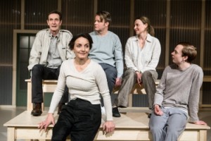 April i anhörigsverige. Urpremiär 23 januari 2016, Lilla scenen, Kulturhuset Stadsteatern MEDVERKANDE PÅ SCENEN Medverkande Anna Wallander Medverkande Annika Hallin Medverkande Emil Ljungestig Medverkande Ulf Eklund Medverkande Kalle Westerdahl PRODUKTION Av Susanna Alakoski  Regi och dramatisering Monica Wilderoth  Kostym Monica Wilderoth  Scenografi Lars Östbergh  Ljus Patrik Bogårdh  Mask Maria Reis 