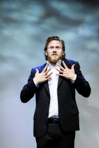 Nya vägar Premiär 3 maj 2016  Klara Soppteater Kulturhuset Stadsteatern 2016 MEDVERKANDE PÅ SCENEN Medverkande Jakob Fahlstedt Birgitta Egerbladh PRODUKTION Regi och koreografi Birgitta Egerbladh  Scenografi och kostym Annsofi Nyberg  Musik Birgitta Egerbladh  Dramaturg Marie Persson Hedenius 