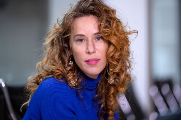 Stjärnregissören Yael Ronen synar samtiden i Sverige på Dramaten